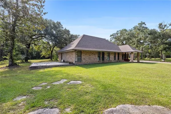 Holden, LA 70744,28890 PHILLIP RICHARDSON RD
