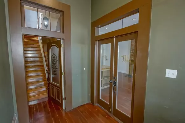 New Orleans, LA 70130,1716 ST. CHARLES AVE #B