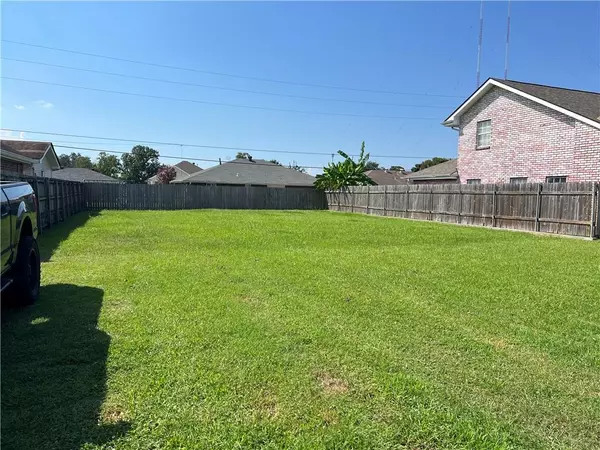 Chalmette, LA 70043,3700 KAREN DR