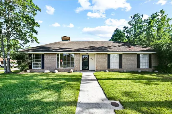 400 LONGLEAF DR, Slidell, LA 70458