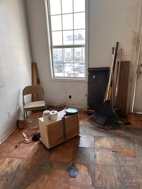 New Orleans, LA 70119,742 S GENOIS ST