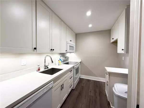 Harahan, LA 70123,832 S CLEARVIEW Pkwy #125