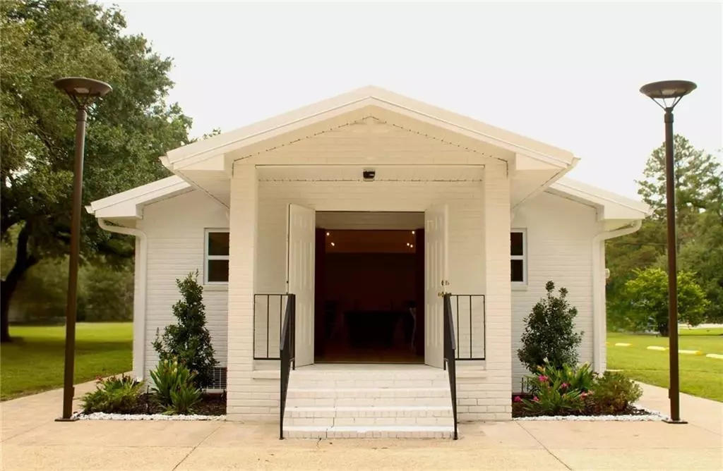 Hammond, LA 70401,14376 KHONKE HILL RD