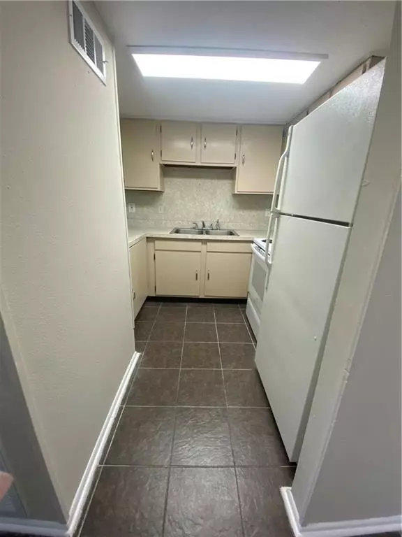 Destrehan, LA 70047,209 211 213 MEADOWS DR