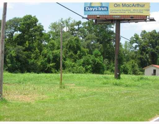 1 Macarthur DR, Alexandria, LA 71301
