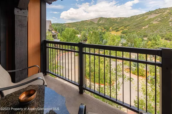 Snowmass Village, CO 81615,110 Carriage Way 3305 & 3307