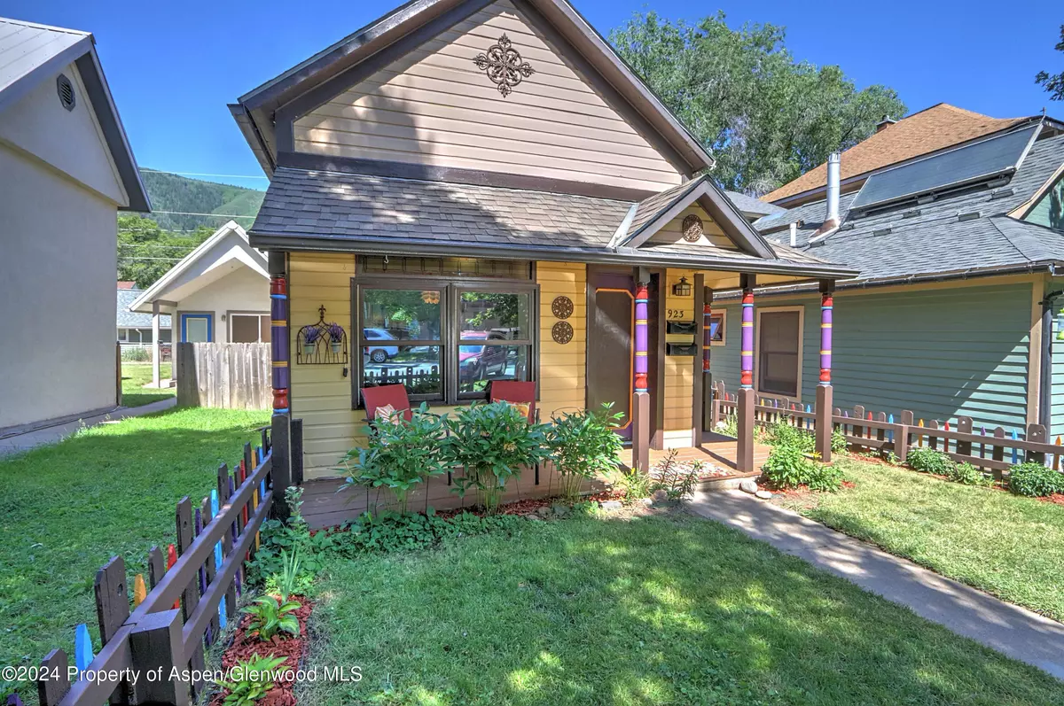 Glenwood Springs, CO 81601,923 Colorado Avenue