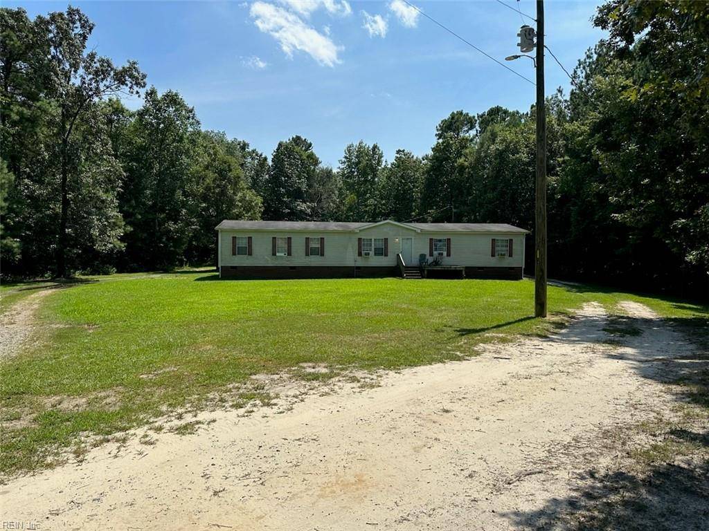 14 Boxwood LN, Dendron, VA 23839