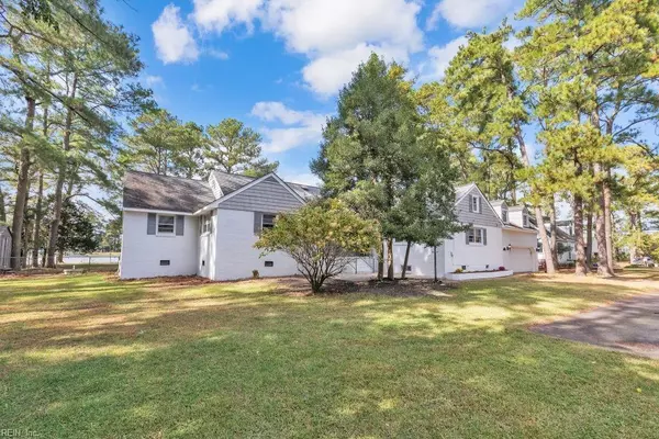 16 Pine LN, Hampton, VA 23664