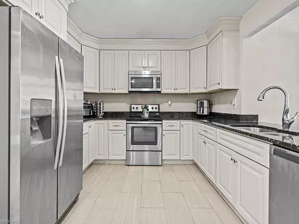 Norfolk, VA 23513,3821 Essex CIR