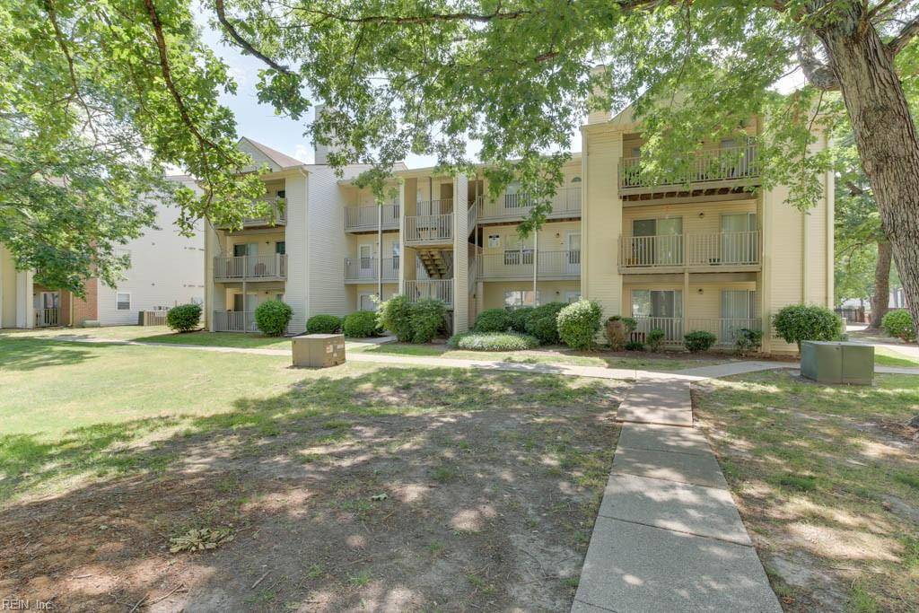 572 Candle LN #104, Newport News, VA 23608