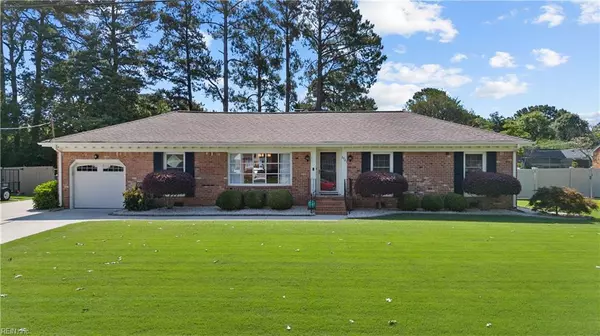2721 Meadow DR E, Chesapeake, VA 23321