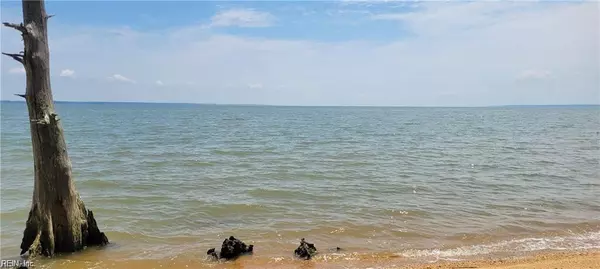 15095 N Shore DR, Smithfield, VA 23430