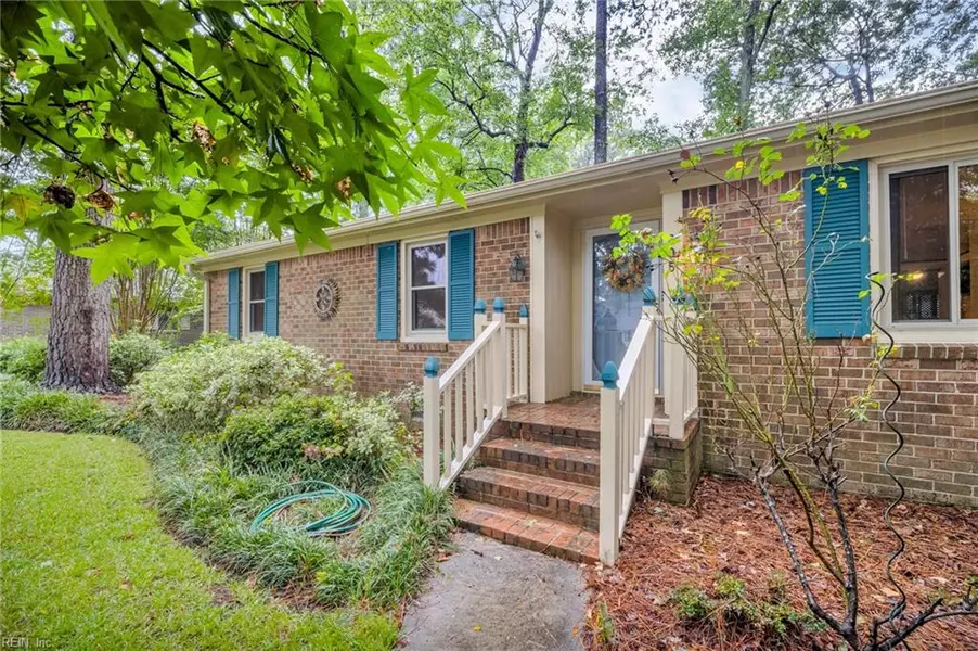 305 Vanette DR, Chesapeake, VA 23322