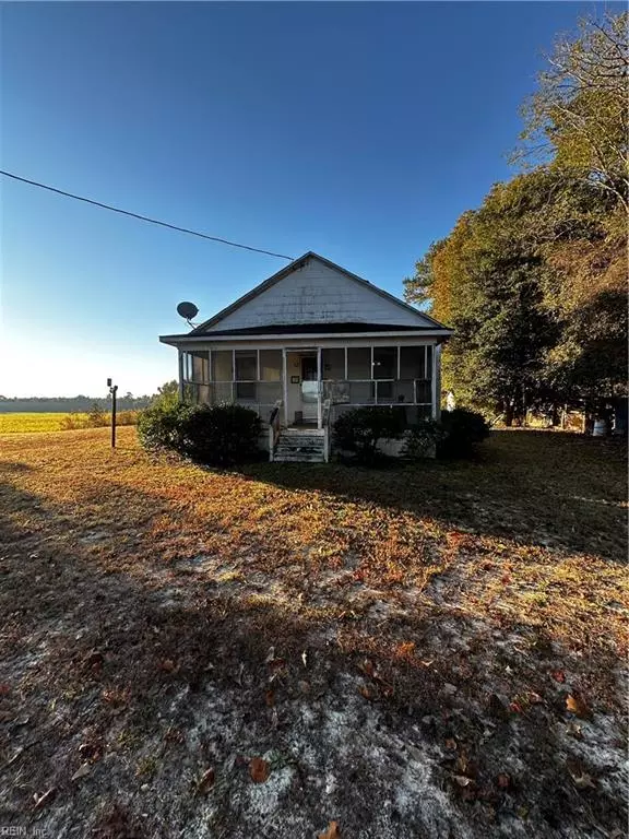 4306 Duck Town RD, Zuni, VA 23898