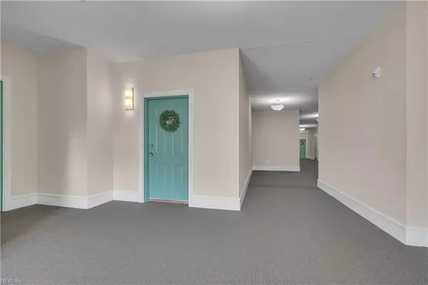 Virginia Beach, VA 23451,2140 Vista CIR #404