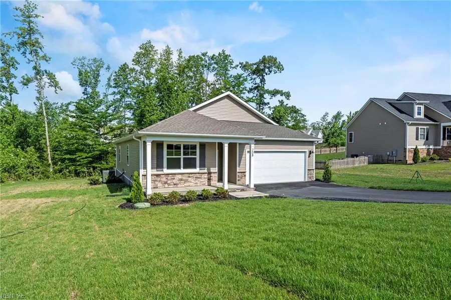 1626 Vfw RD, West Point, VA 23181