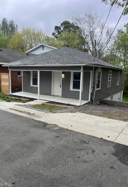 124 S 10th ST, Suffolk, VA 23434