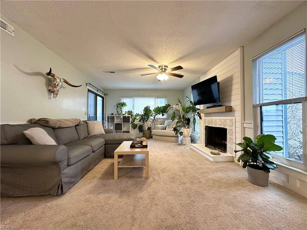 3200 Lynnhaven DR #201, Virginia Beach, VA 23451