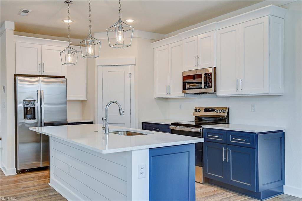 717 Flatrock LN, Chesapeake, VA 23320