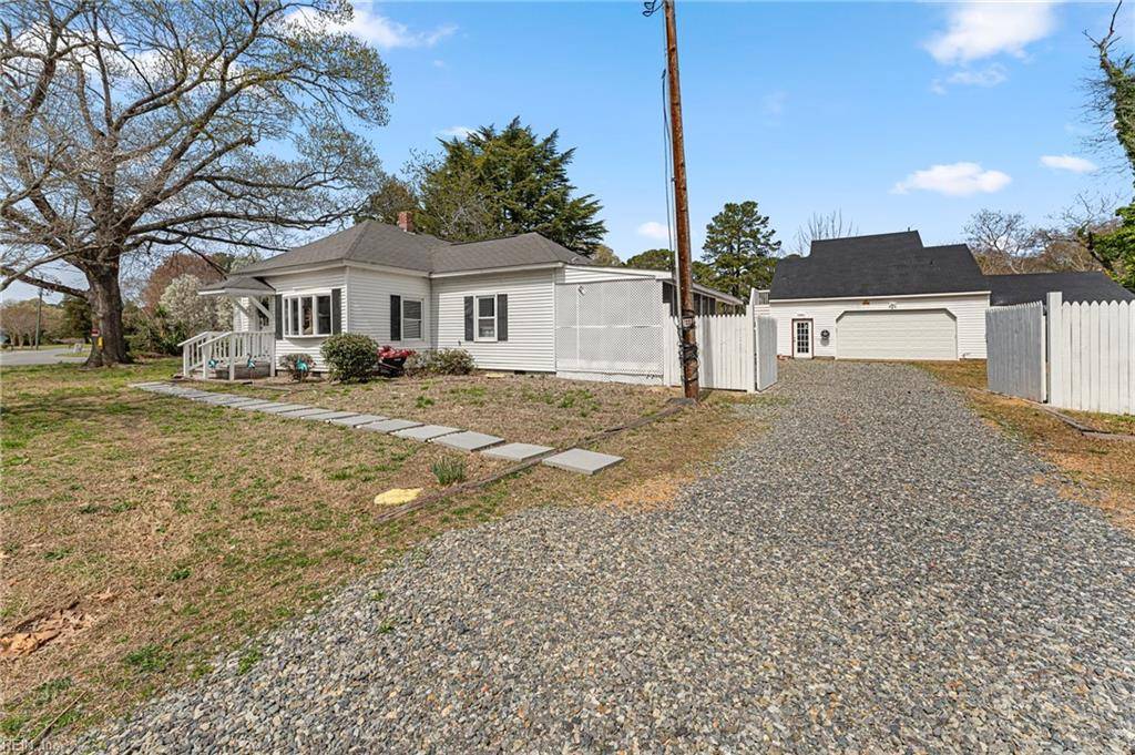 6827 Williams Landing RD, Hayes, VA 23072