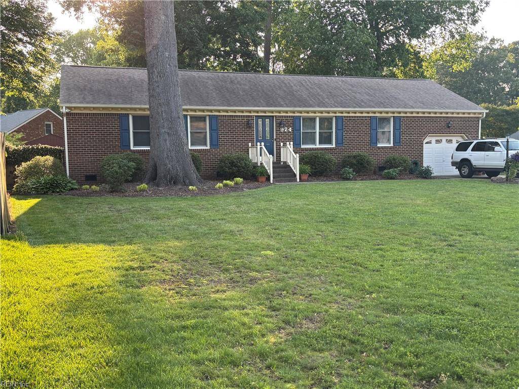 924 Cranston DR, Chesapeake, VA 23320