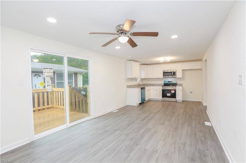 1089 Sandy Narrows CT, Virginia Beach, VA 23454