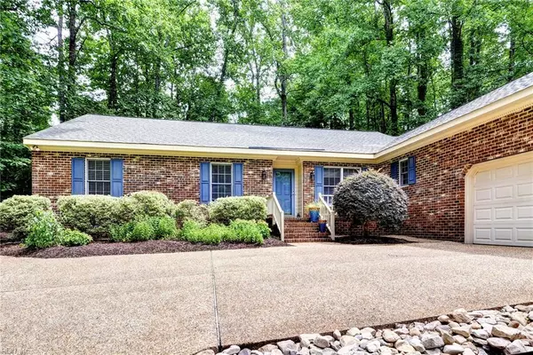 Williamsburg, VA 23185,112 Holman RD