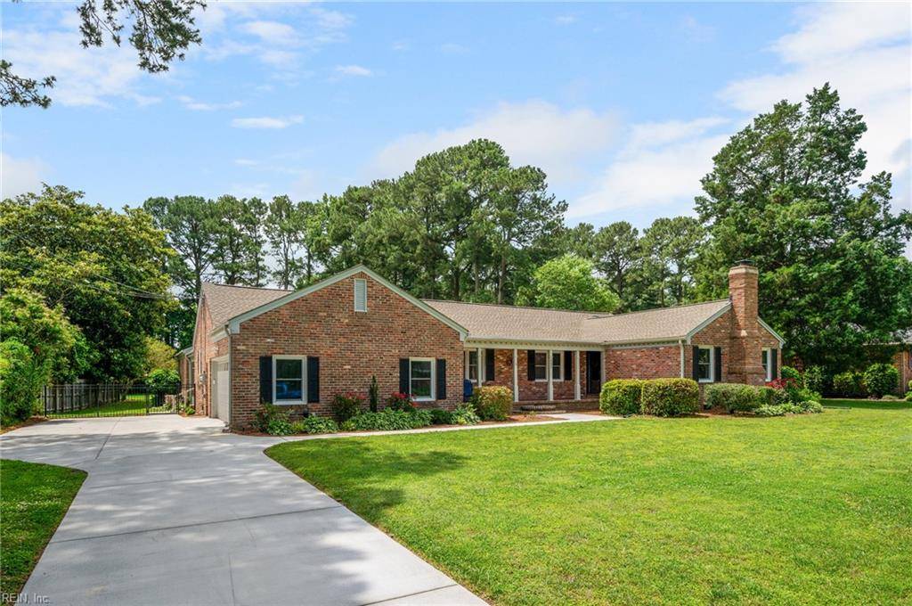 4252 Country Club CIR, Virginia Beach, VA 23455