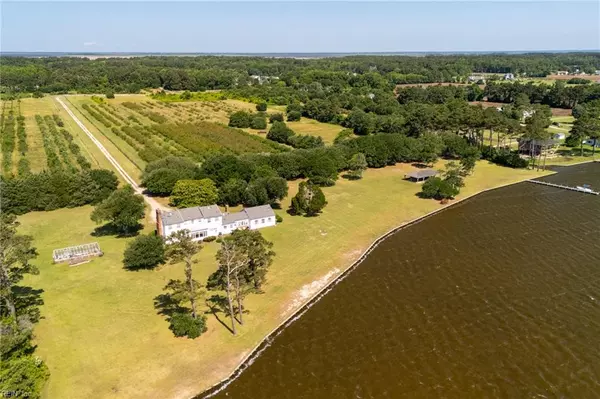 213 Martin Farm LN, Knotts Island, NC 27950