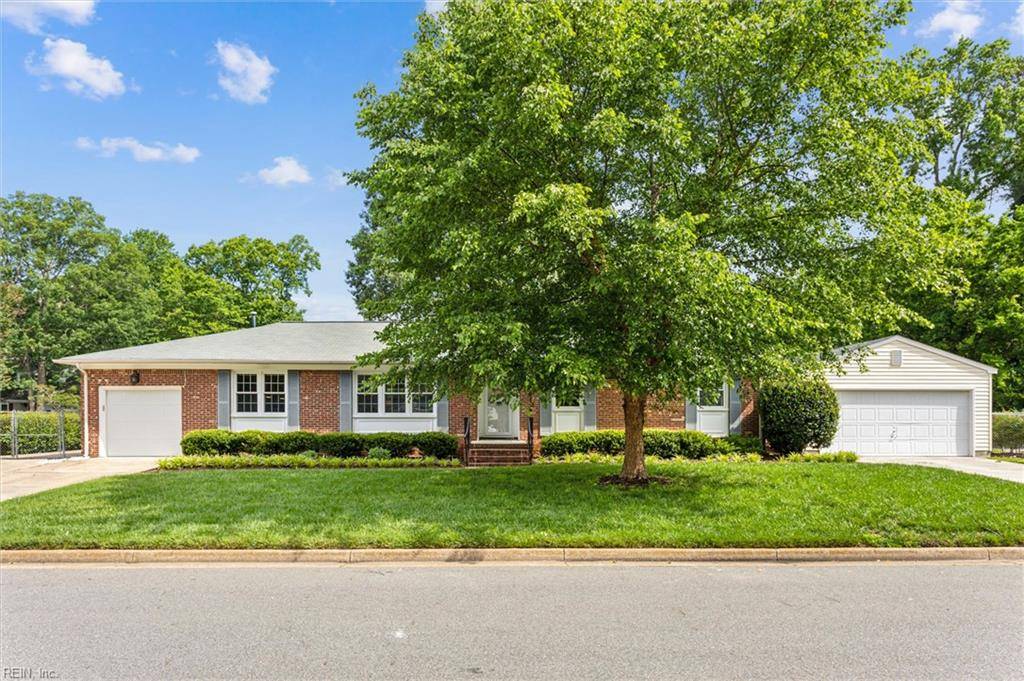 1 Beacon CIR, Hampton, VA 23664