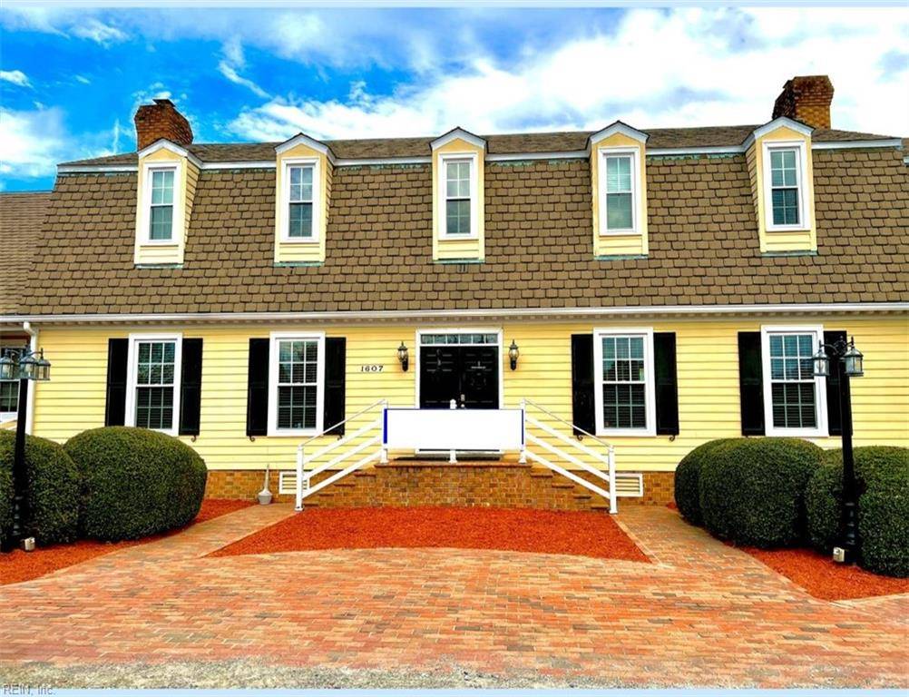 1607 S Church St, Smithfield, VA 23430