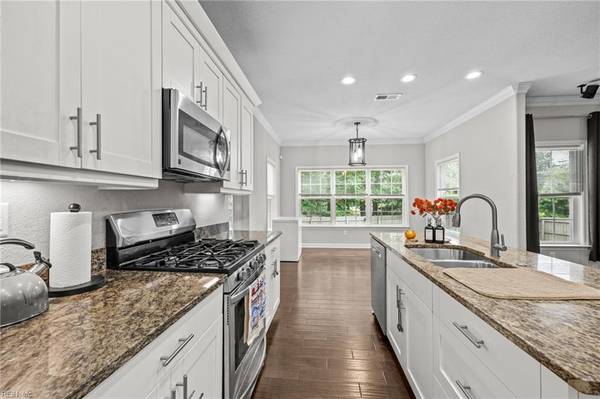 4621 Old Woodland DR, Chesapeake, VA 23321