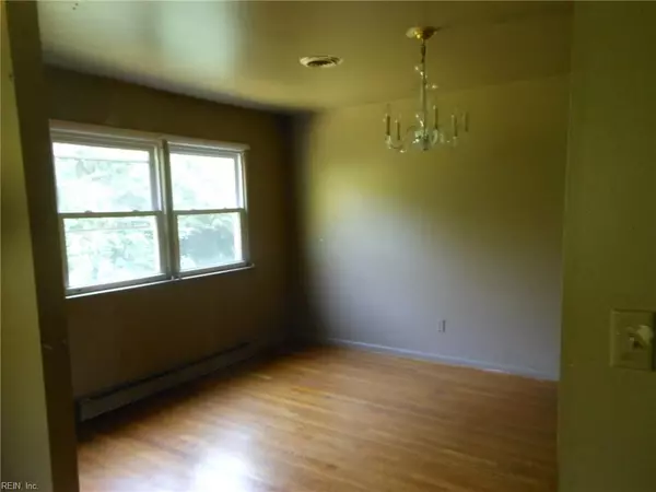 Newport News, VA 23605,9618 Carver DR