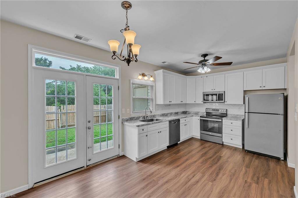 725 Creekside CRES, Chesapeake, VA 23320