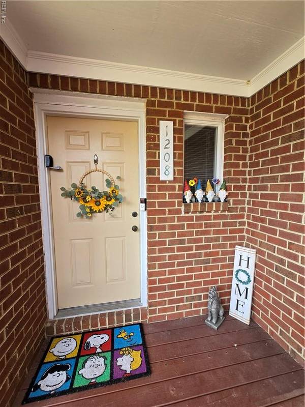 1208 Foursome LN, Virginia Beach, VA 23455
