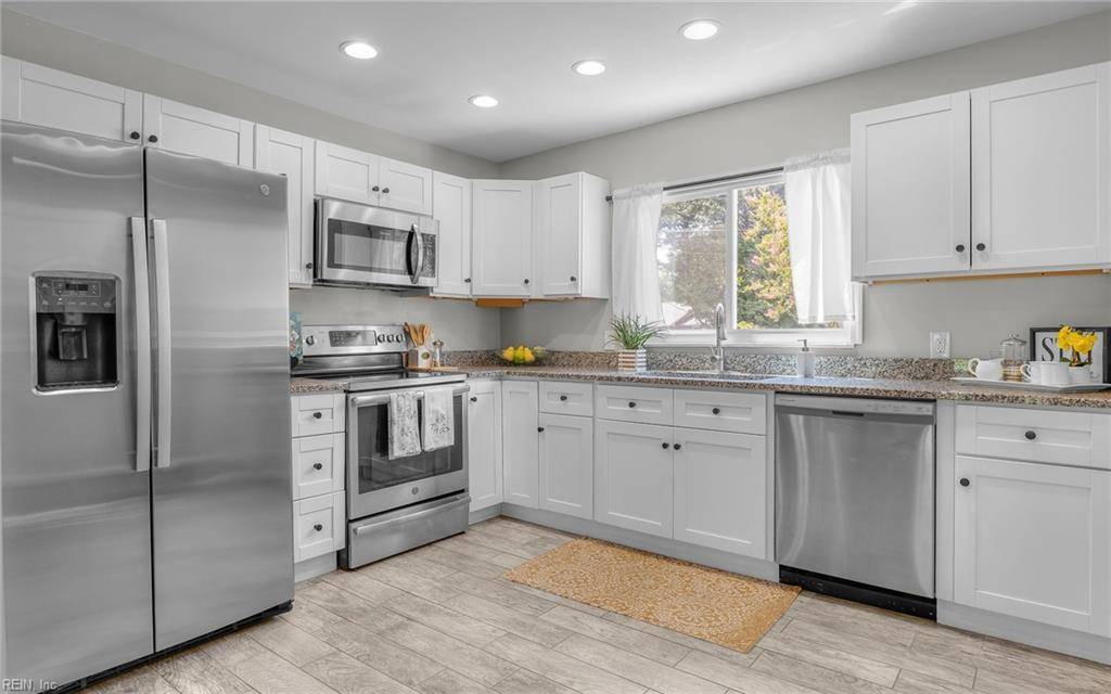 408 Oaklette DR, Chesapeake, VA 23325
