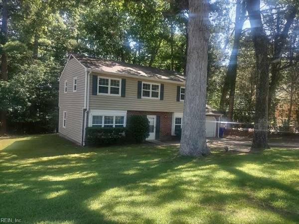 94 Rexford DR, Newport News, VA 23608
