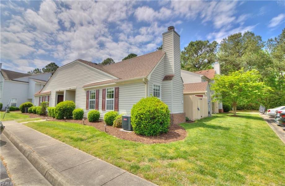2910 Tracker LN, Chesapeake, VA 23321