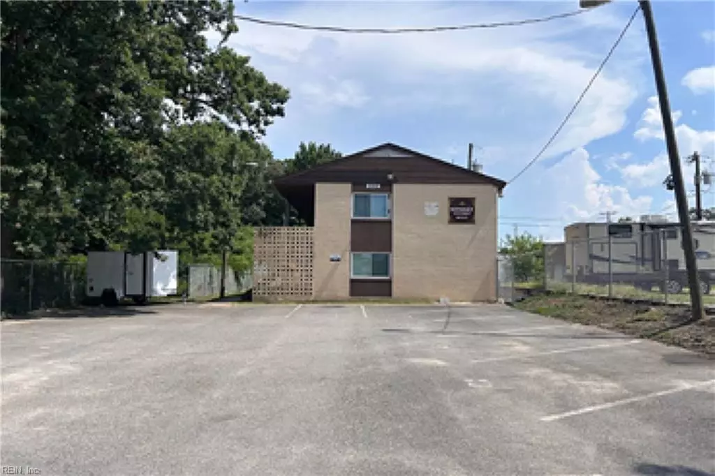 Newport News, VA 23605,600 74th ST #12