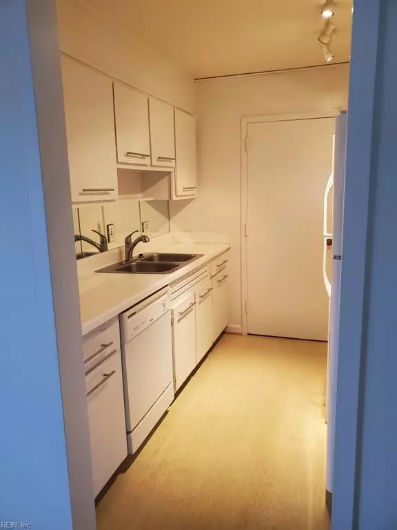 Norfolk, VA 23505,7320 Glenroie AVE #4L