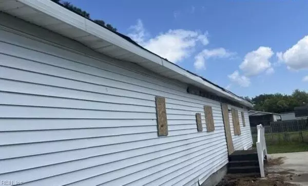 8111 Leo LN, Chincoteague Island, VA 23336