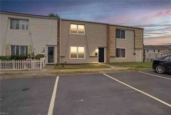 1201 Green Cedar LN, Virginia Beach, VA 23453