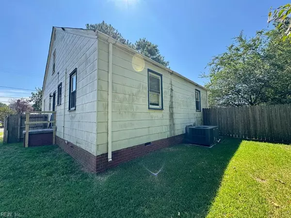 Portsmouth, VA 23704,106 Constitution AVE #A&B