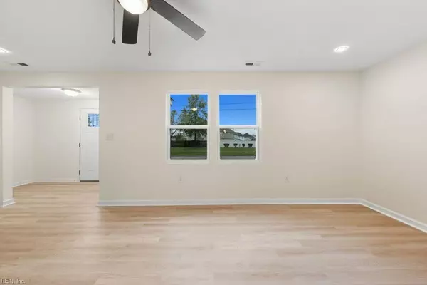 Chesapeake, VA 23323,3613 Weiss LN