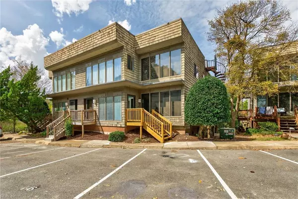 2812 Wiigwaas LN, Virginia Beach, VA 23451