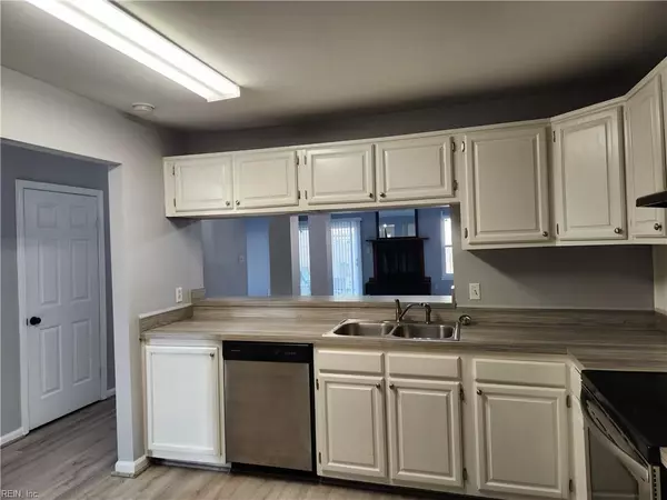 Virginia Beach, VA 23462,4826 Oldwick CT