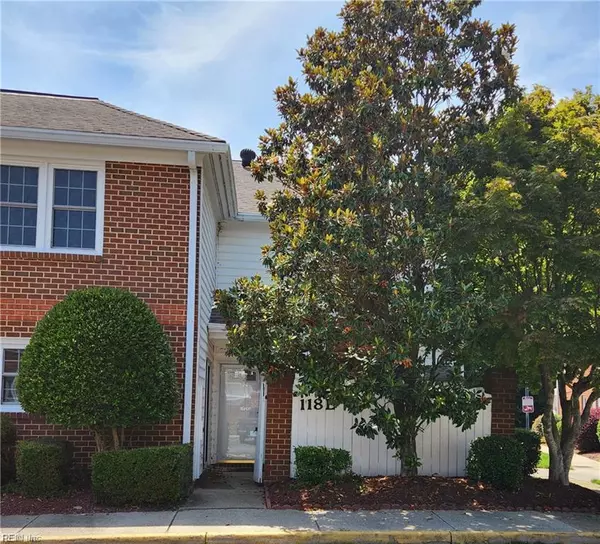 118 E Bristol LN #E, Yorktown, VA 23693
