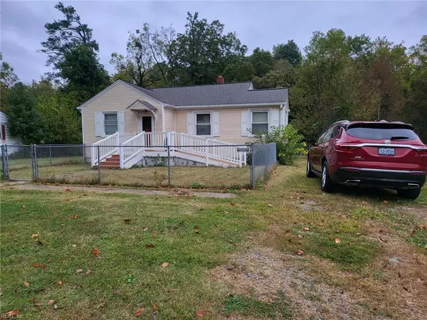 12 E Commodore DR, Newport News, VA 23601