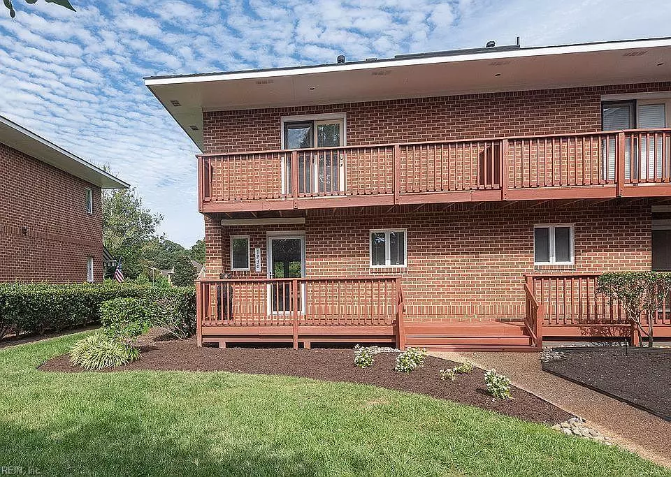 Virginia Beach, VA 23455,1230 Foursome LN
